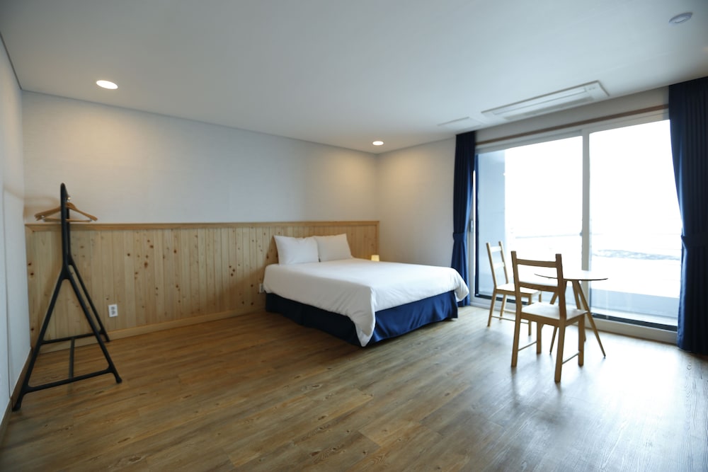 Hotel 52 9/57