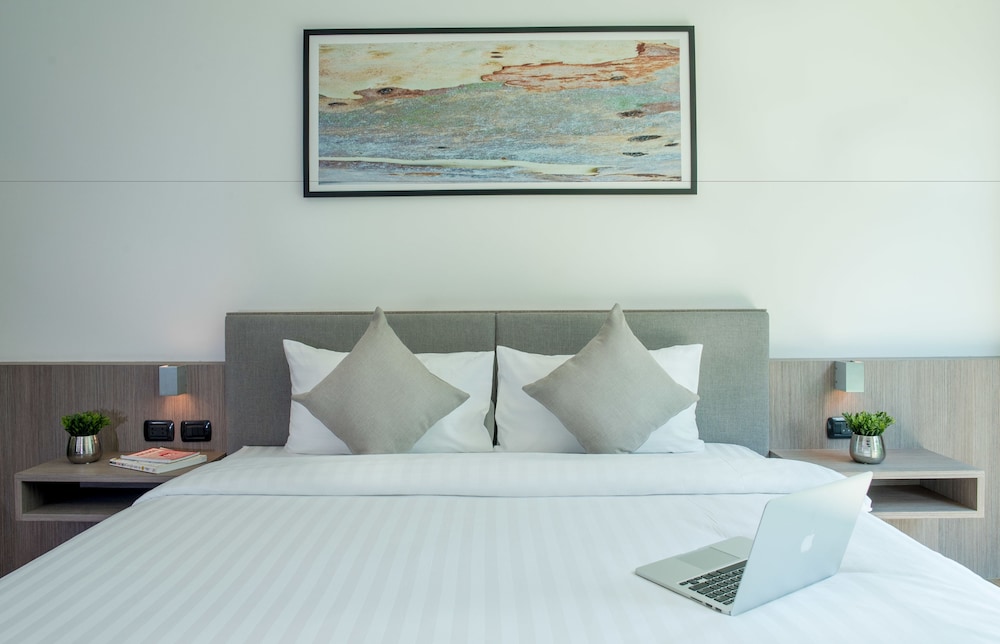 DELUXE, DOUBLE BED