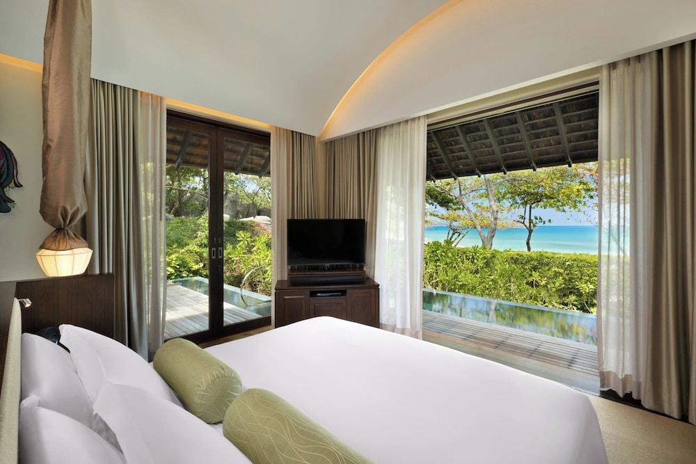 1 Bedroom, Tropical, Villa, King Bed, Beach Front, Sofa