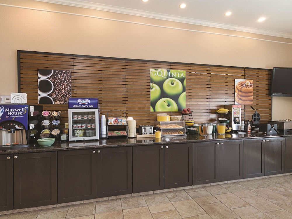 La Quinta Inn And Suites By Wyndham Waxahachie 34/40