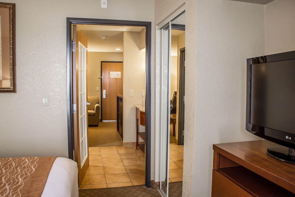 Comfort Suites San Antonio SeaWorld - Lackland AFB 16/39