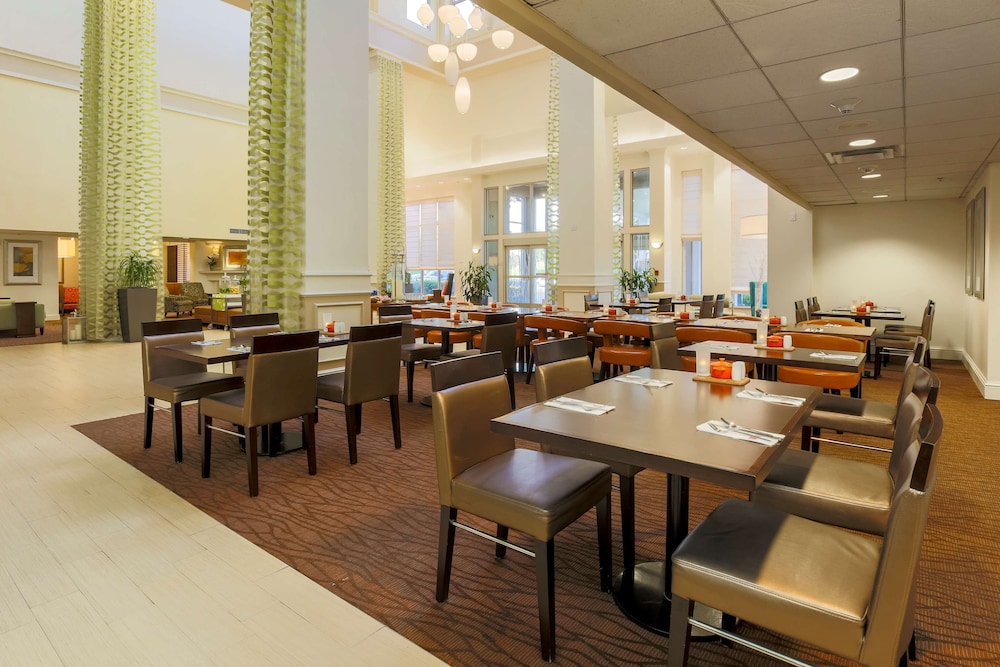 Hilton Garden Inn Dallas/Market Center 38/53