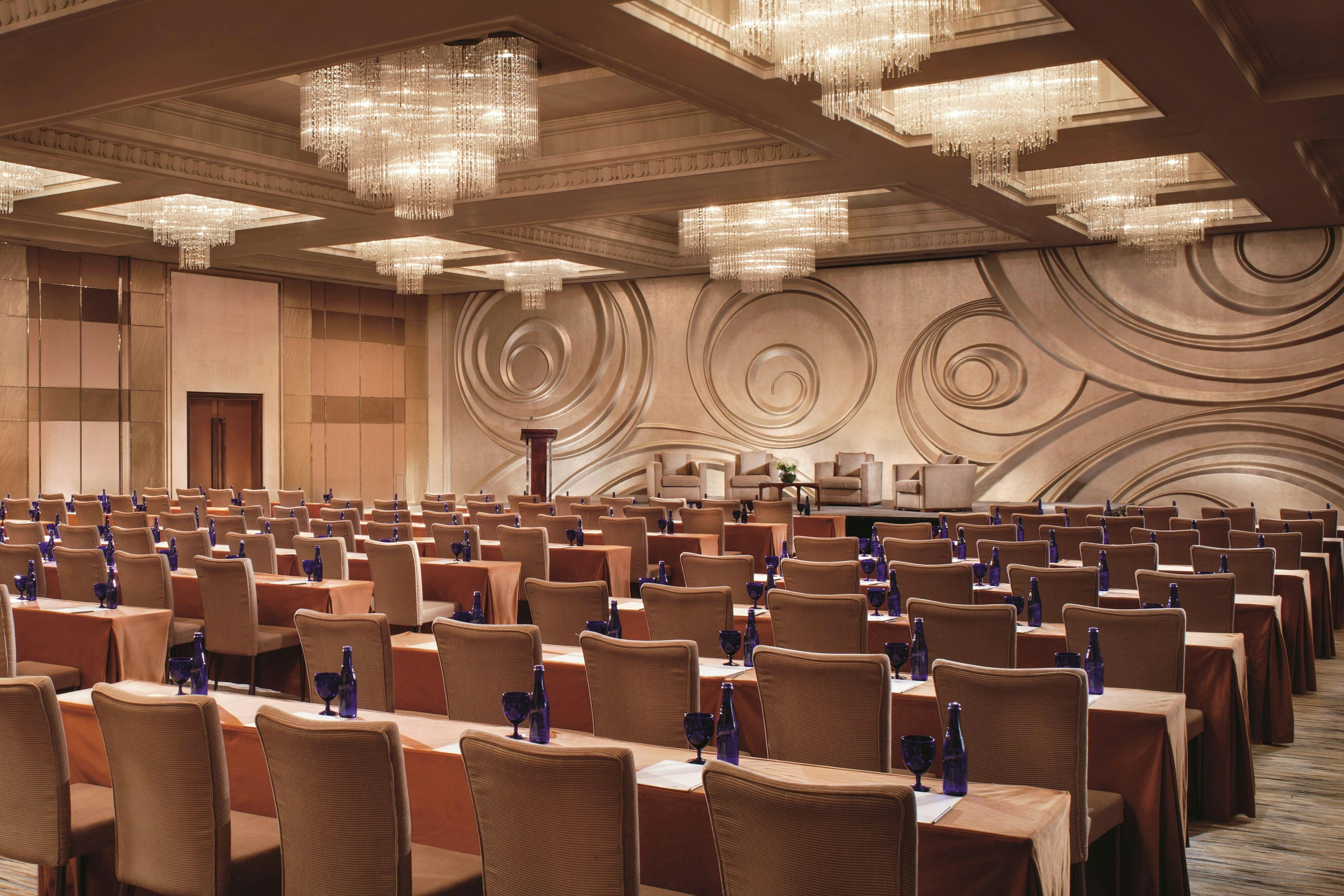 Portman Ritz Carlton 37/43