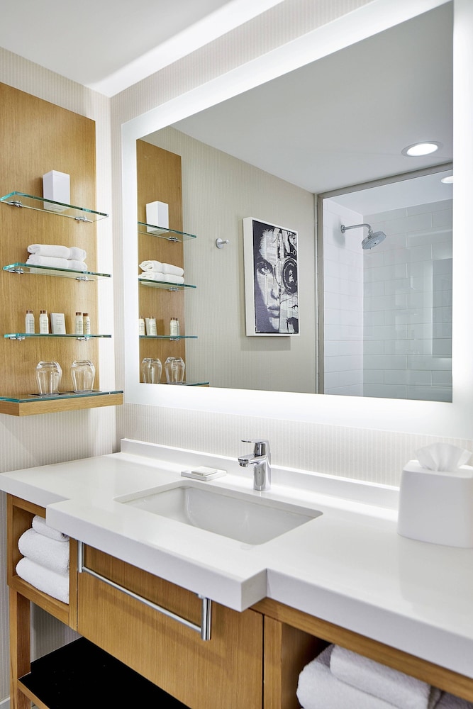 Renaissance Chicago Glenview Suites Hotel 34/72