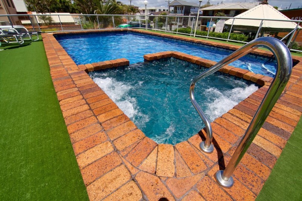 FORESHORE BEACHFRONT APARTMENTS 63/66
