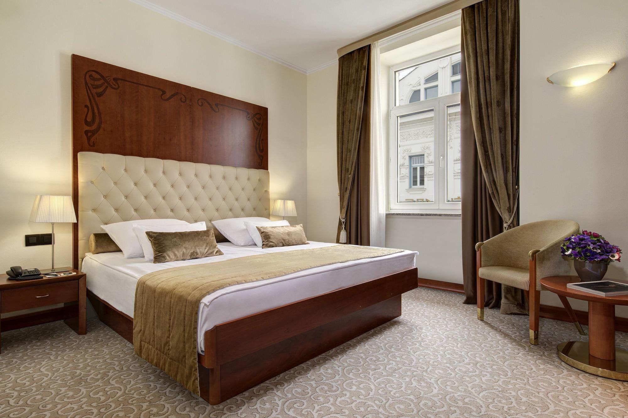 Suite, Corner, Grand Hotel Union Eurostars (ex Grand Hotel Union) 2/3
