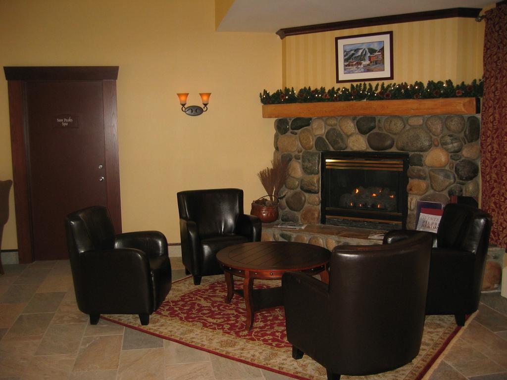 Sun Peaks Lodge 20/22