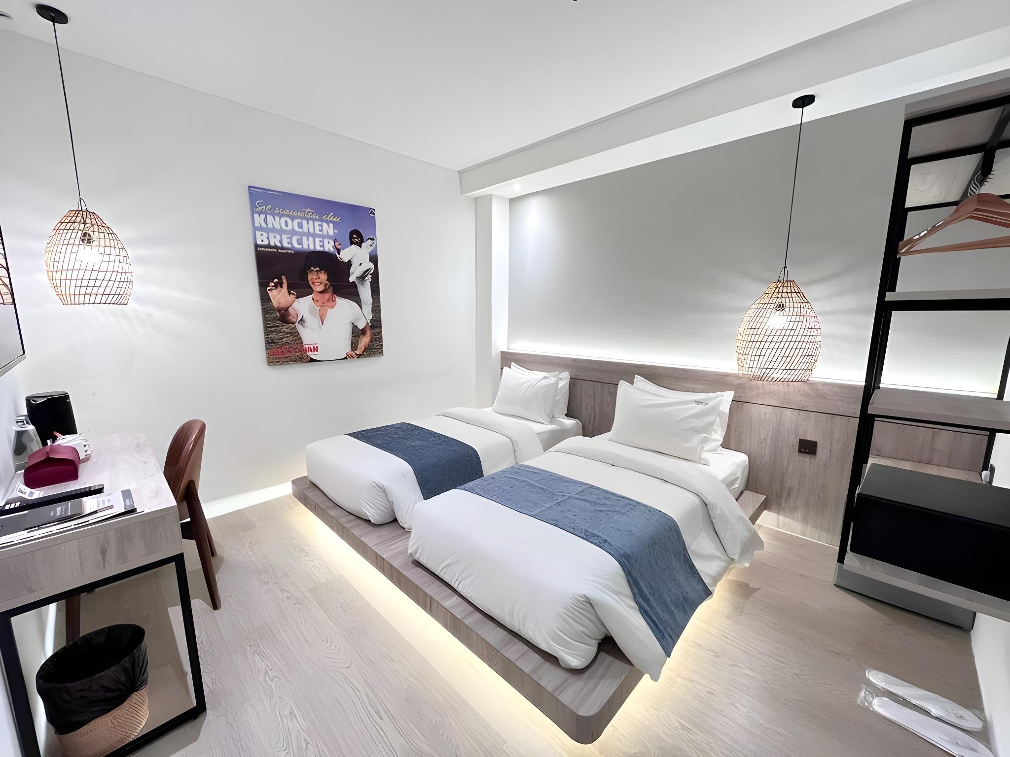 Deluxe, Twin Beds, No Window