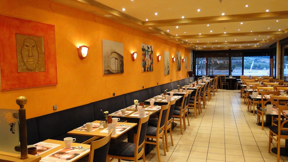 Hoteltraube Rudesheim 48/50