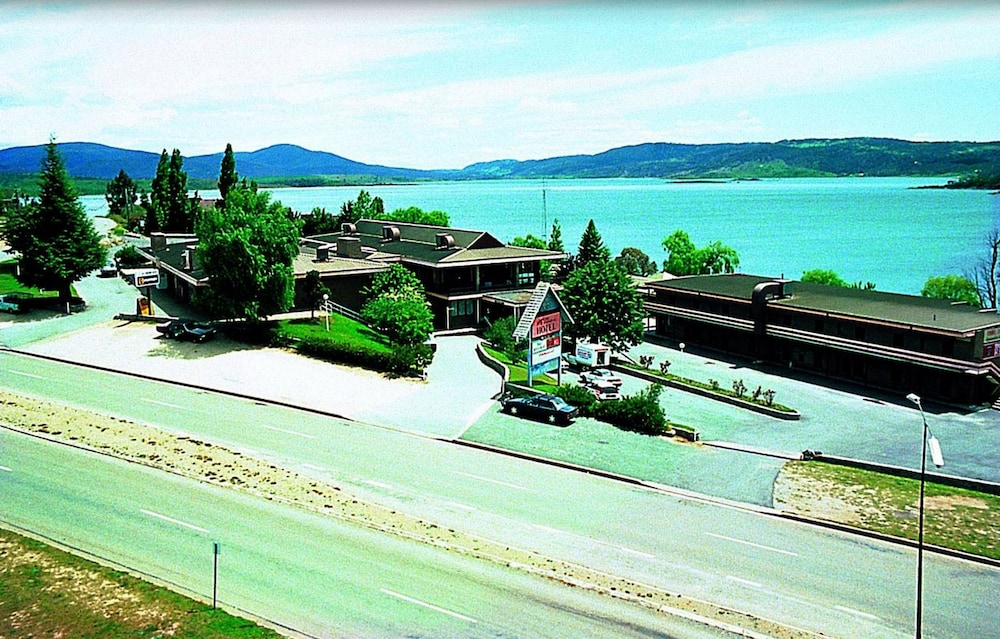LAKE JINDABYNE HOTEL 30/75