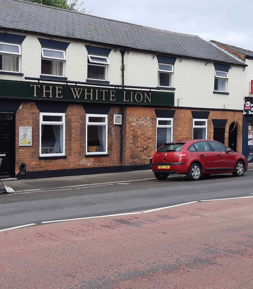 The White Lion 8/9
