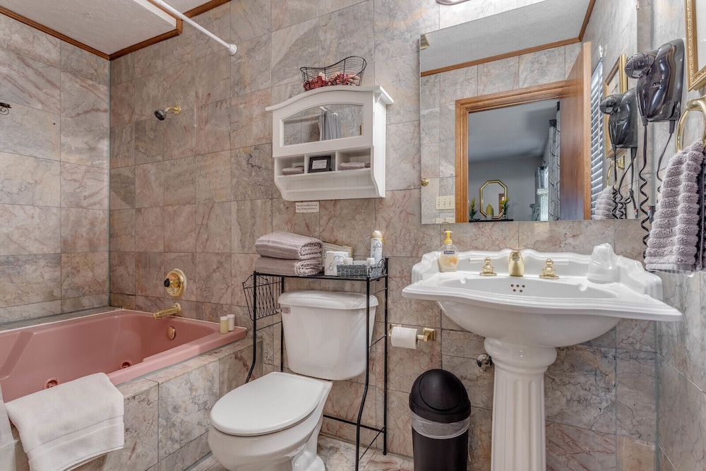 Whispering Pines Bed Amp Breakfast 29/69