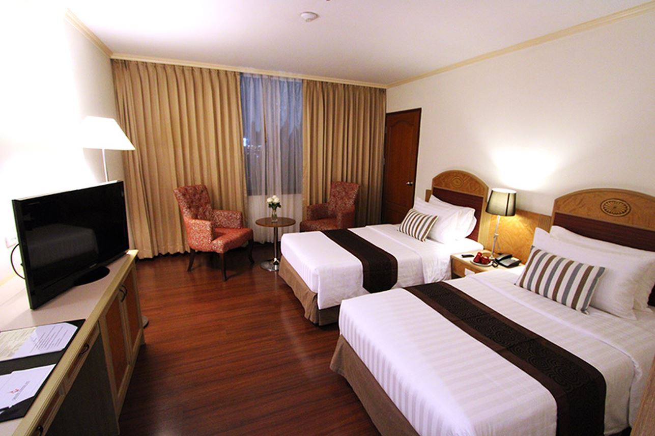 Superior, Double or Twin Bed, City View