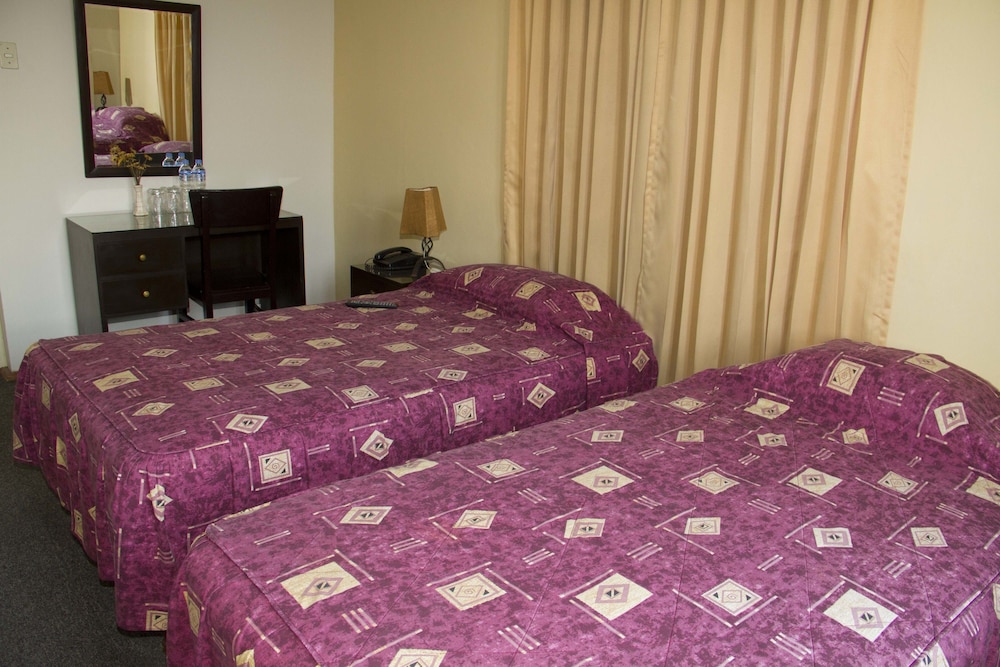Las Mercedes Hostal Residencial 10/68