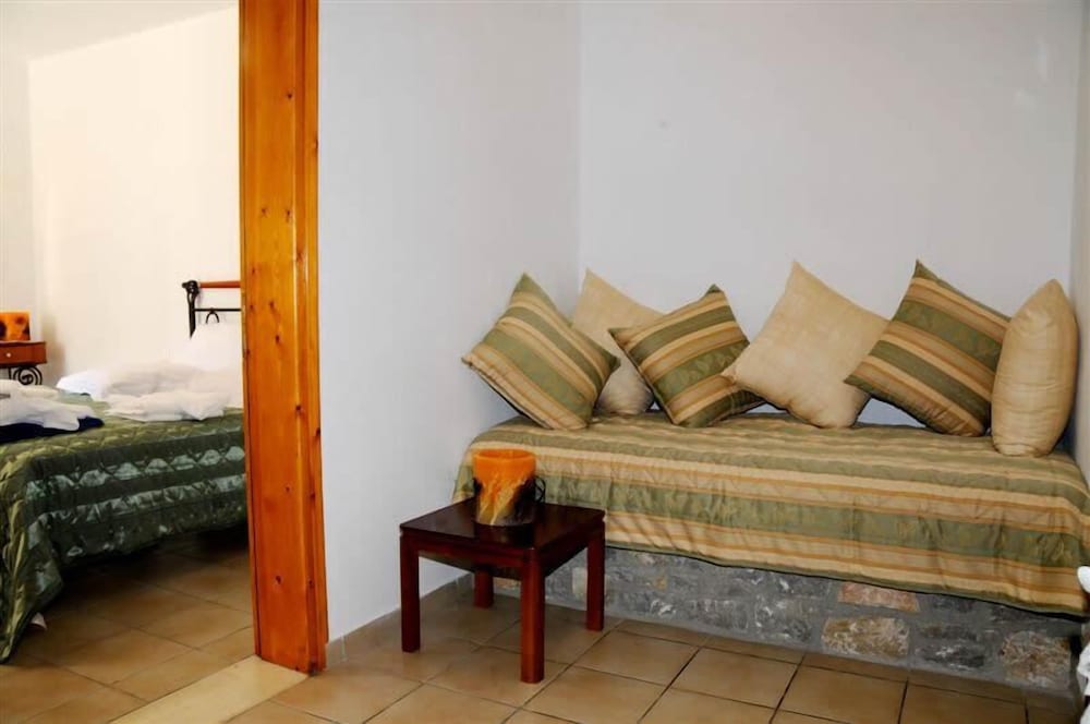 SKIATHOS ISLAND SUITES 33/50