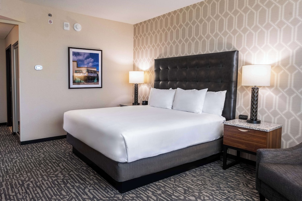 2 ROOMS, SUITE, KING BED, SOFA, ACCESSIBLE