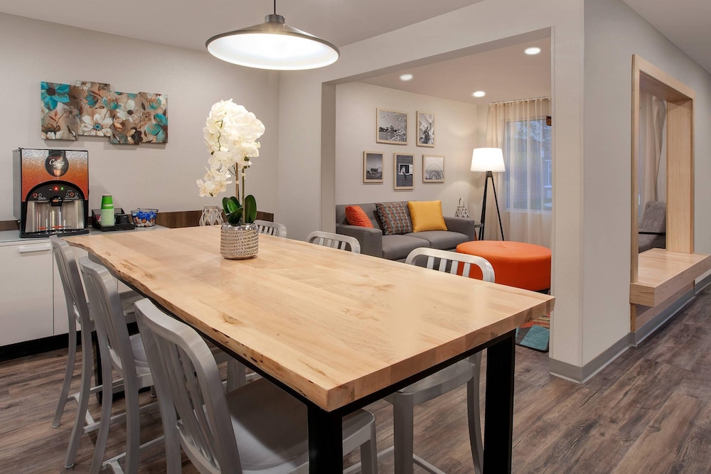 WoodSpring Suites Washington DC Northeast Greenbelt 15/24