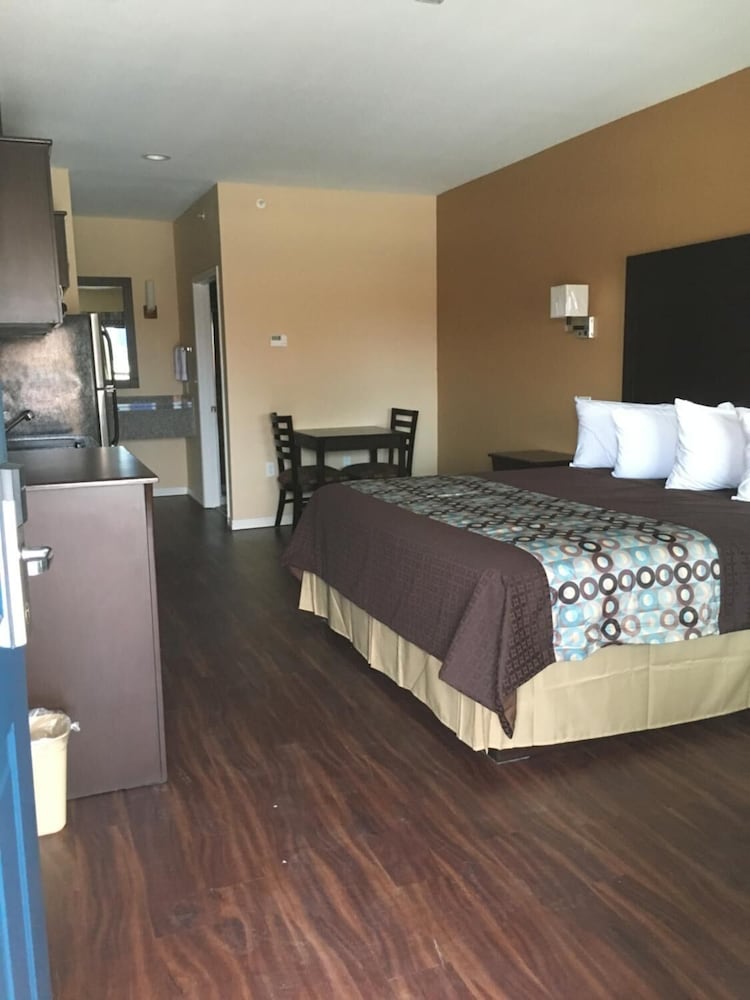 Americas Best Value Inn - Houston / Fm 529 14/28