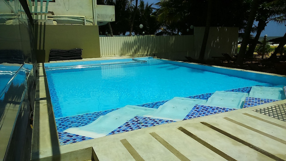 Beacon Beach Hotel 26/56