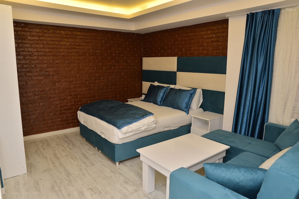 Deep Hotel 28/34