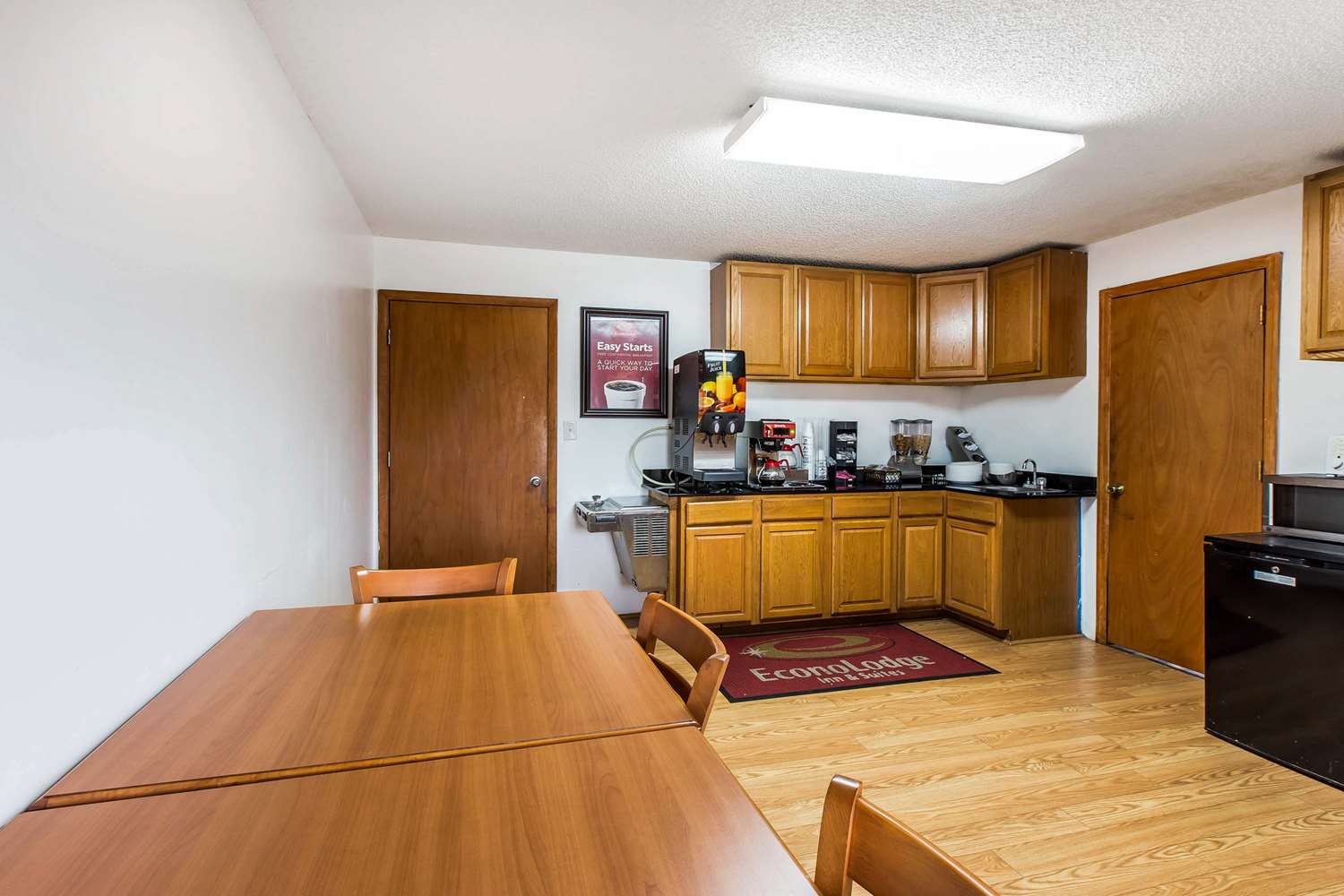 Econo Lodge Inn & Suites Albany North 34/41