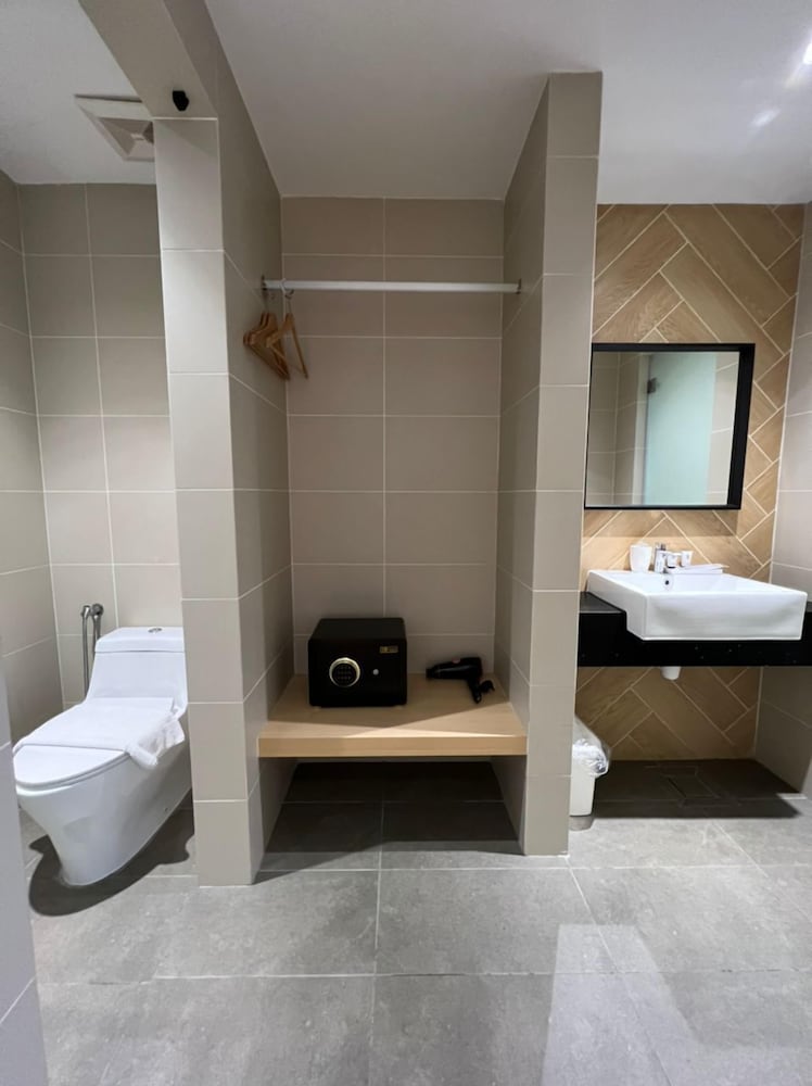 MIYABI HOTEL PERMAS 47/50