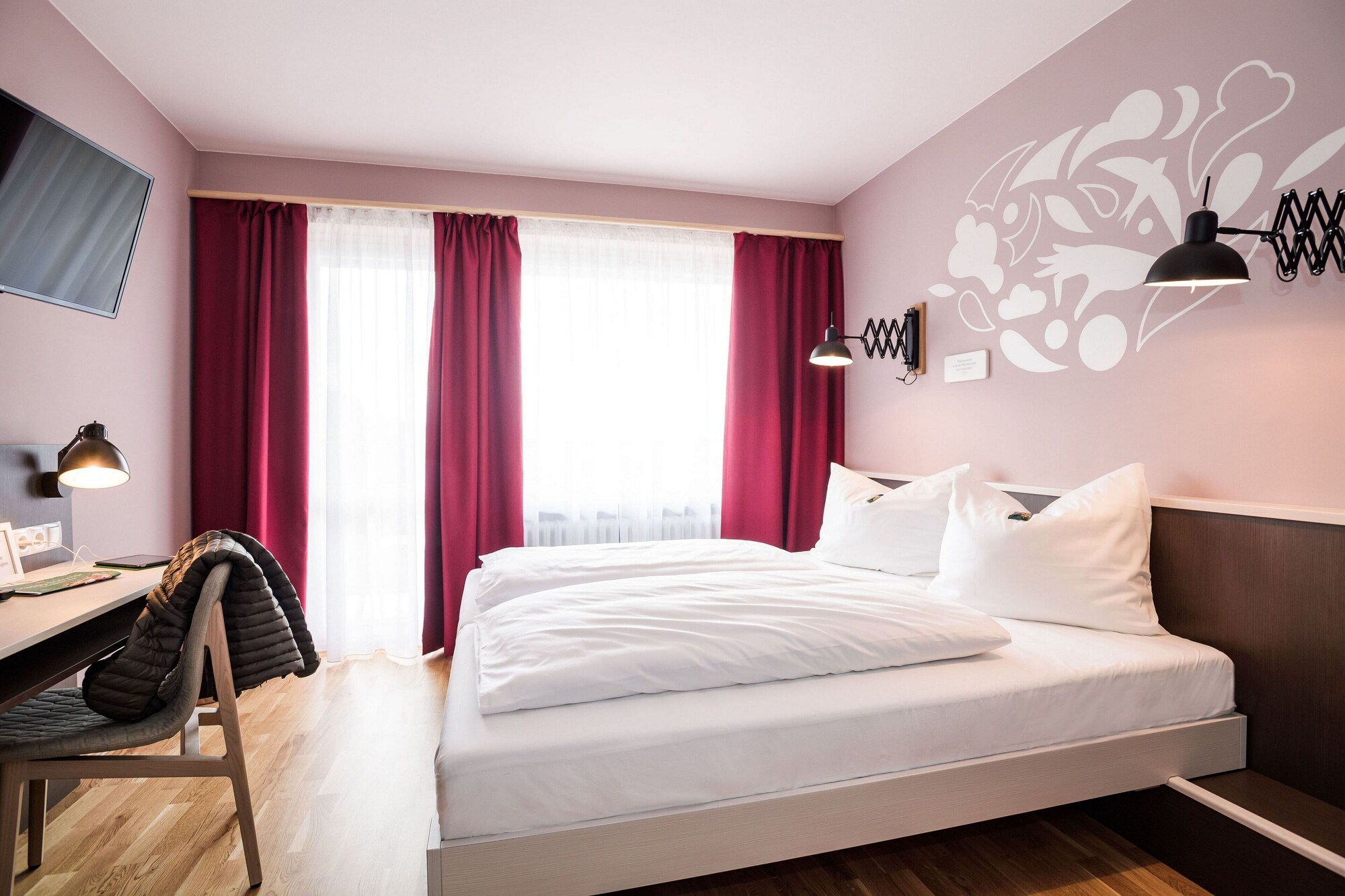 ROOM, DOUBLE BED