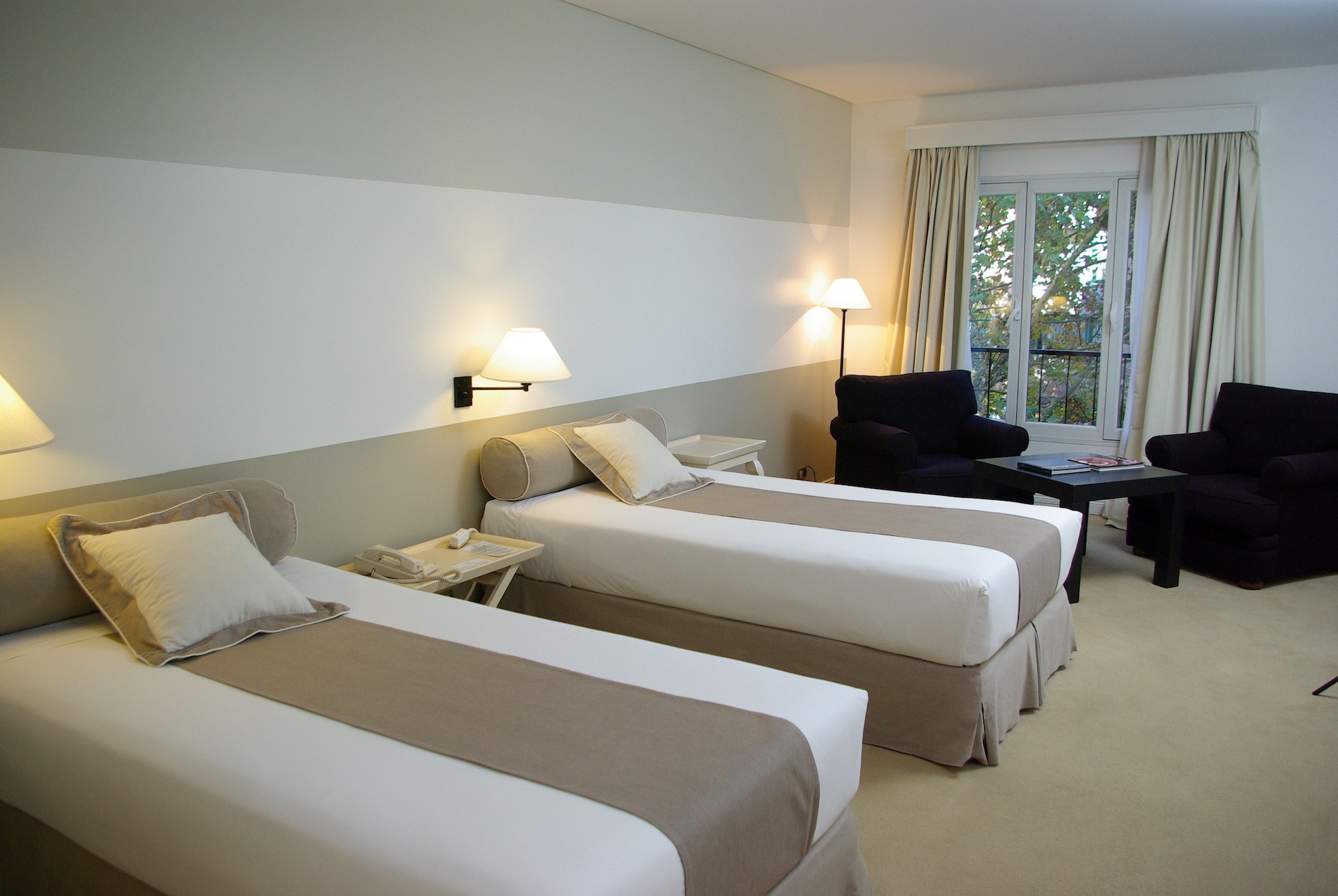 EXECUTIVE, SUITE