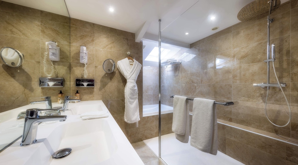 Relais and Chateaux Hotel La Reserve 36/37