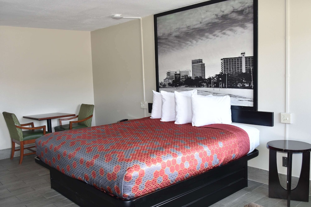 EXTERIOR, KING BED, ACCESSIBLE