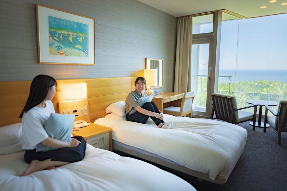 Twin Beds, Bay View
