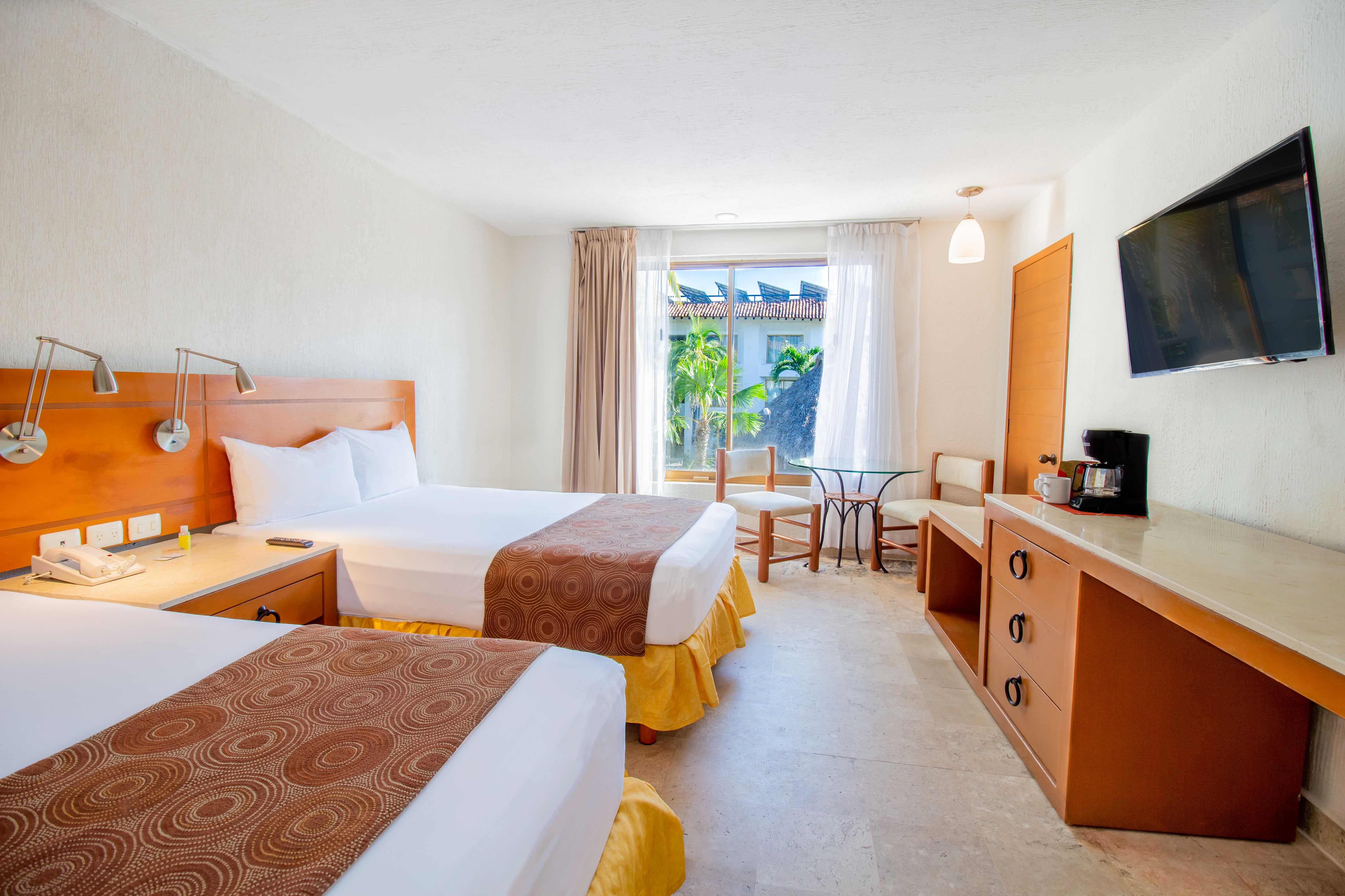 غرفة بسريرين مزدوجين، Plaza Pelicanos Club Beach Resort 2/10