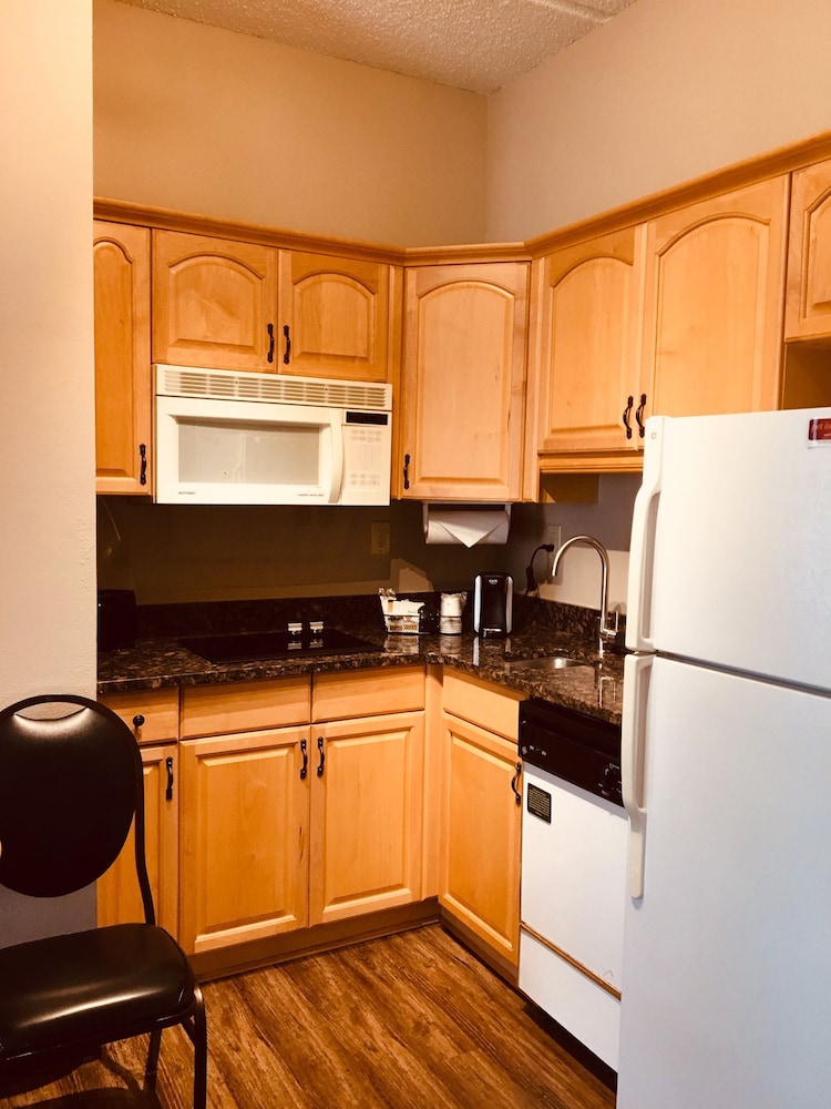 Hawthorn Extended Stay by Wyndham Conyers 30/40