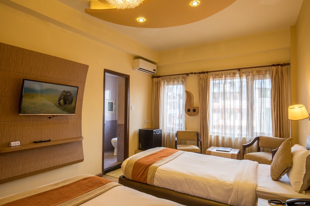 DELUXE, TWIN BEDS