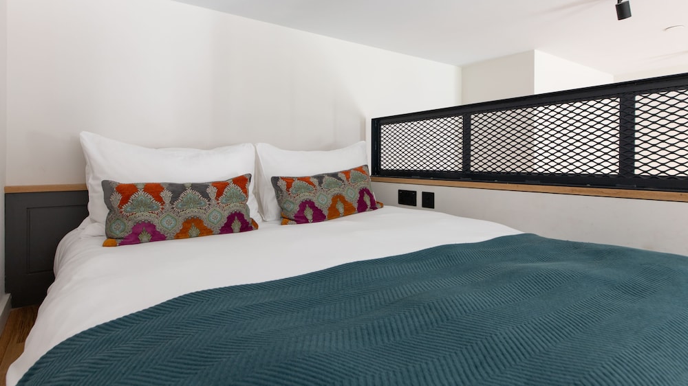 Mezzanine, 2 Bedrooms, Apartment, 2 Double Beds, Sofa، Linton Collection - Blackfriars Lofts 7/10