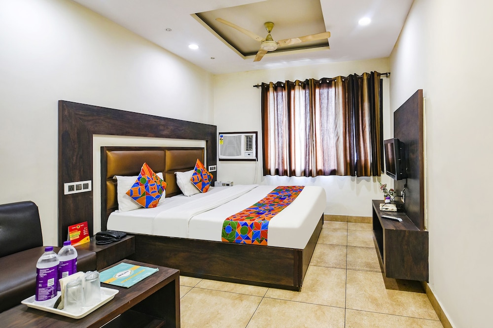 Oyo Rooms Ludhiana Railway Station Clock Tower 24/50