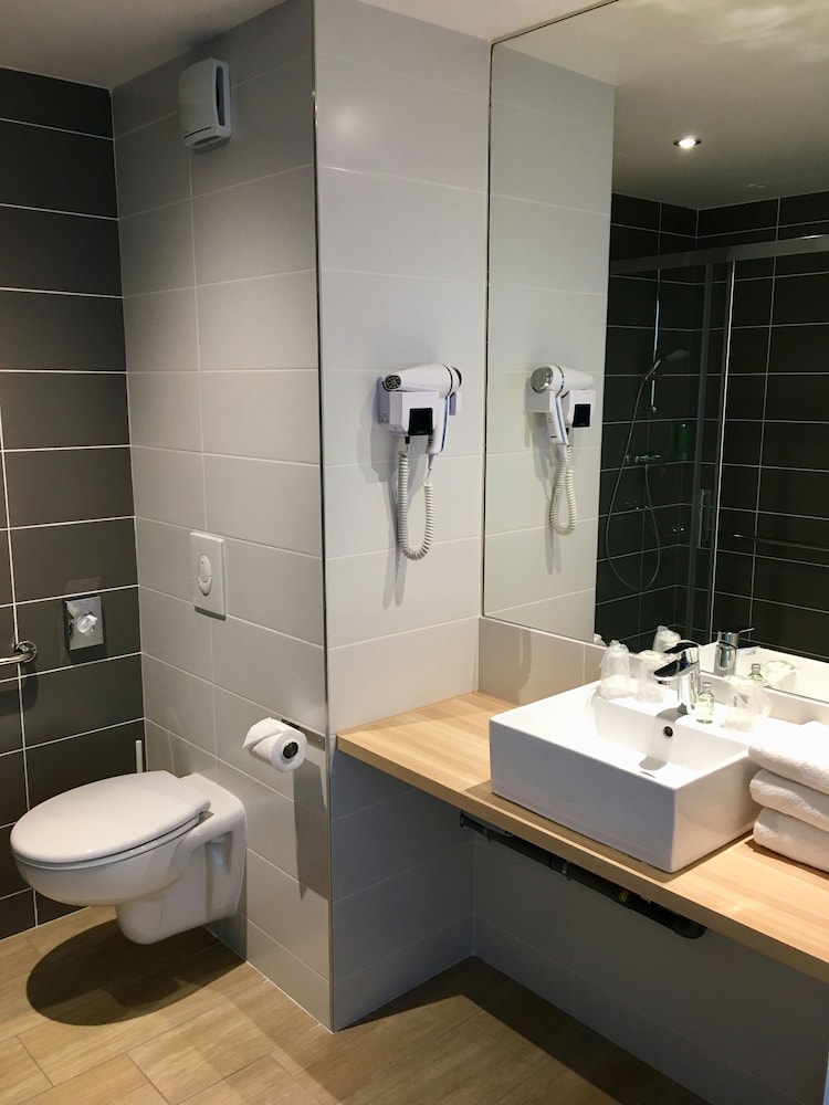 غرفة كومفورت بسرير كوين، Brit Hotel Confort Martigues 4/5