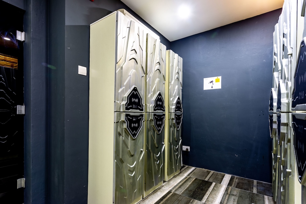 Met A Space Pod @ Arab Street 17/50