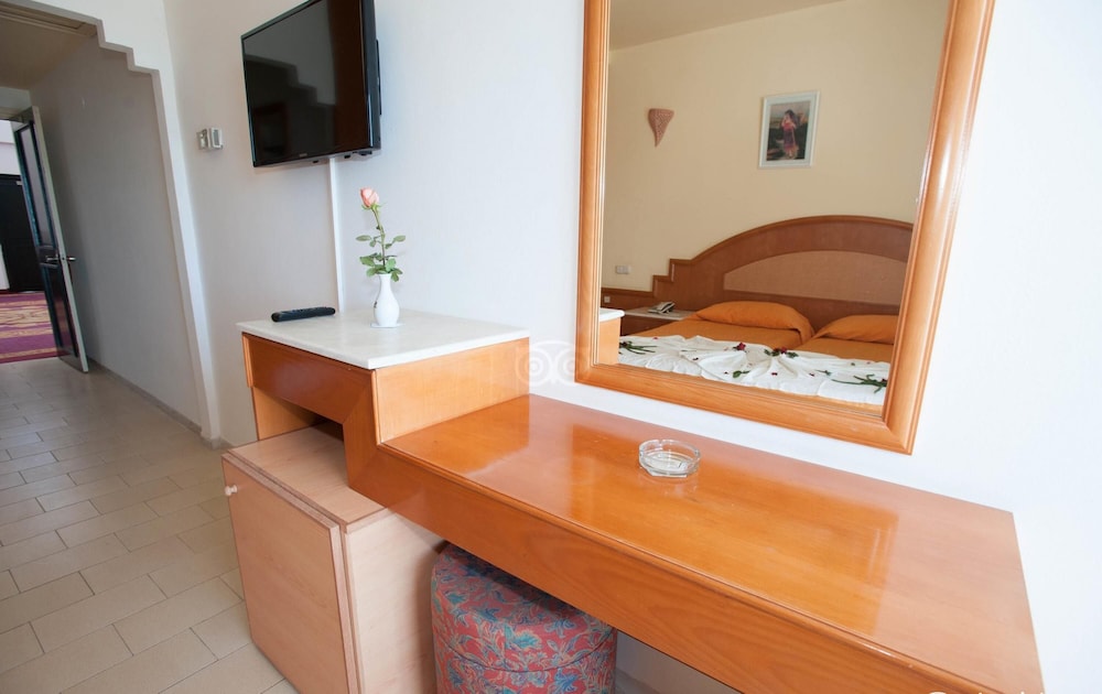 Thapsus Beach Resort 48/48