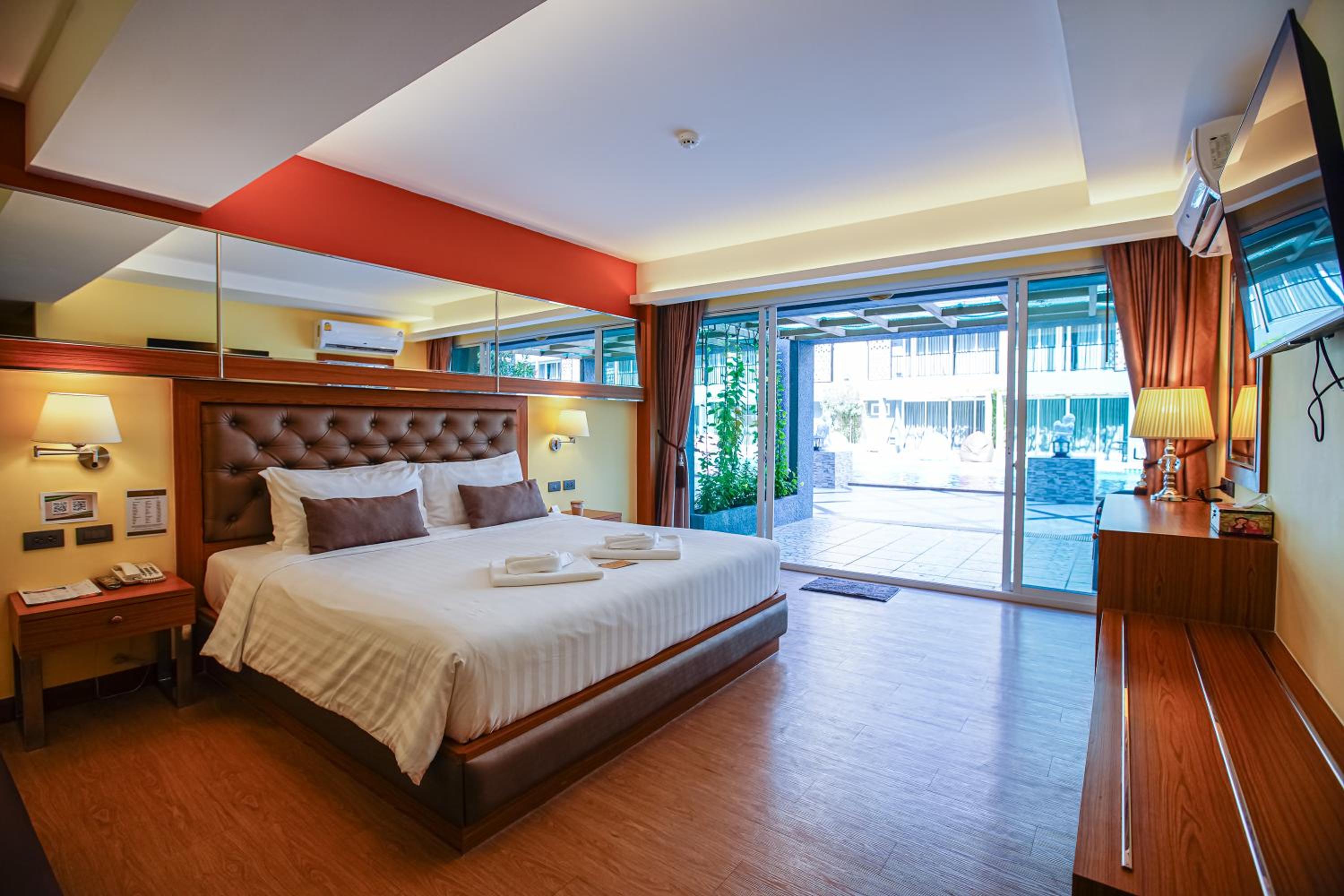 Room, Twin Beds, Pool Access