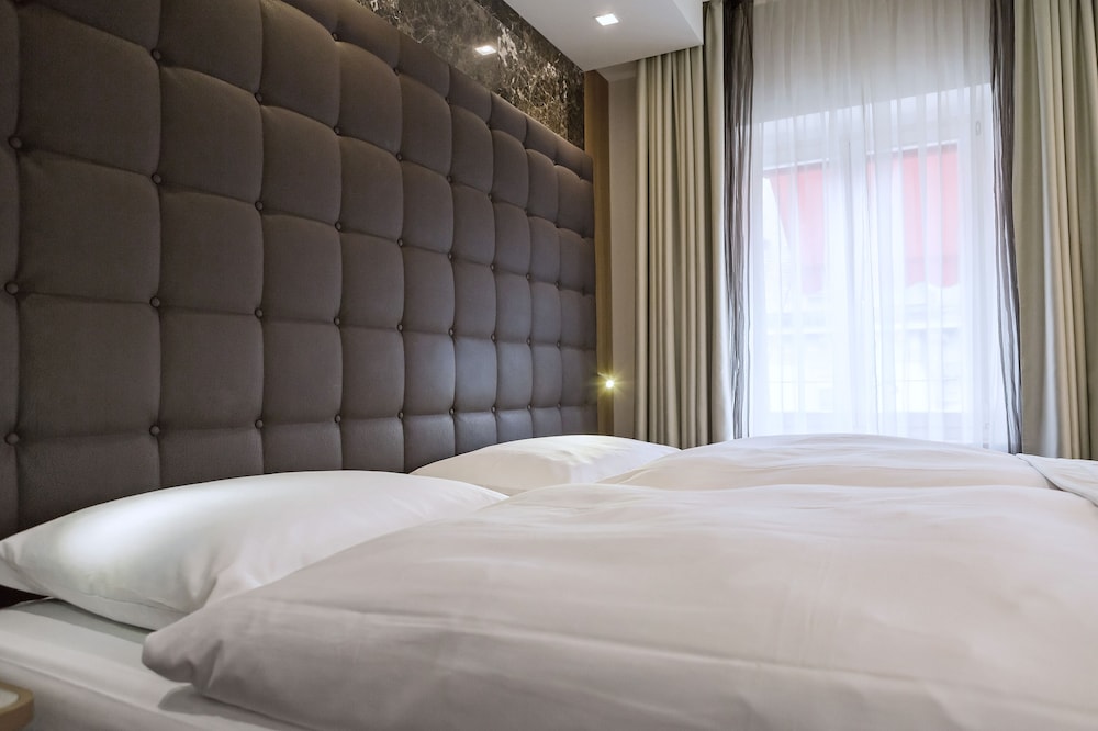 HOTEL ST GOTTHARD 45/84