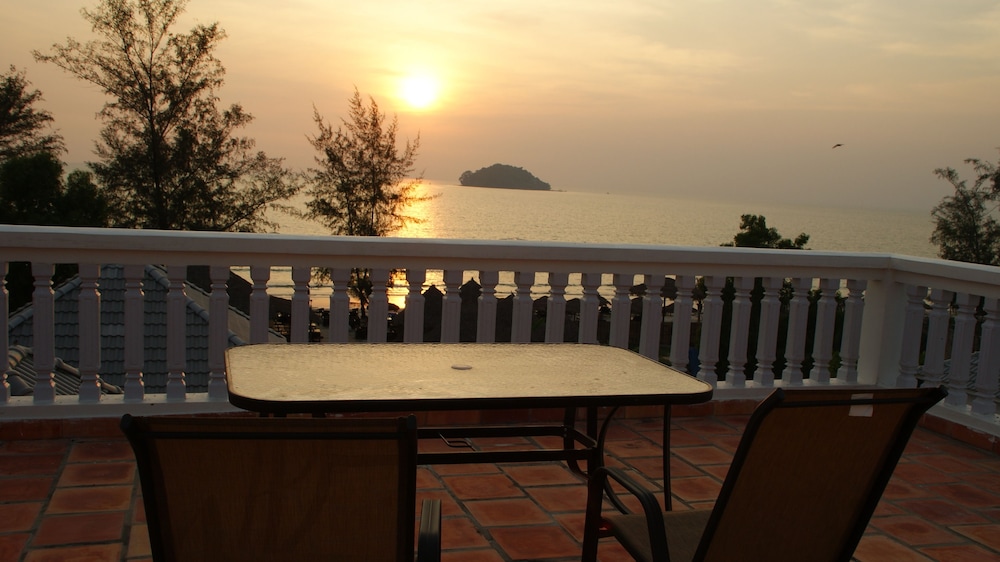 Mary Beach Hotel and Resort 38/50