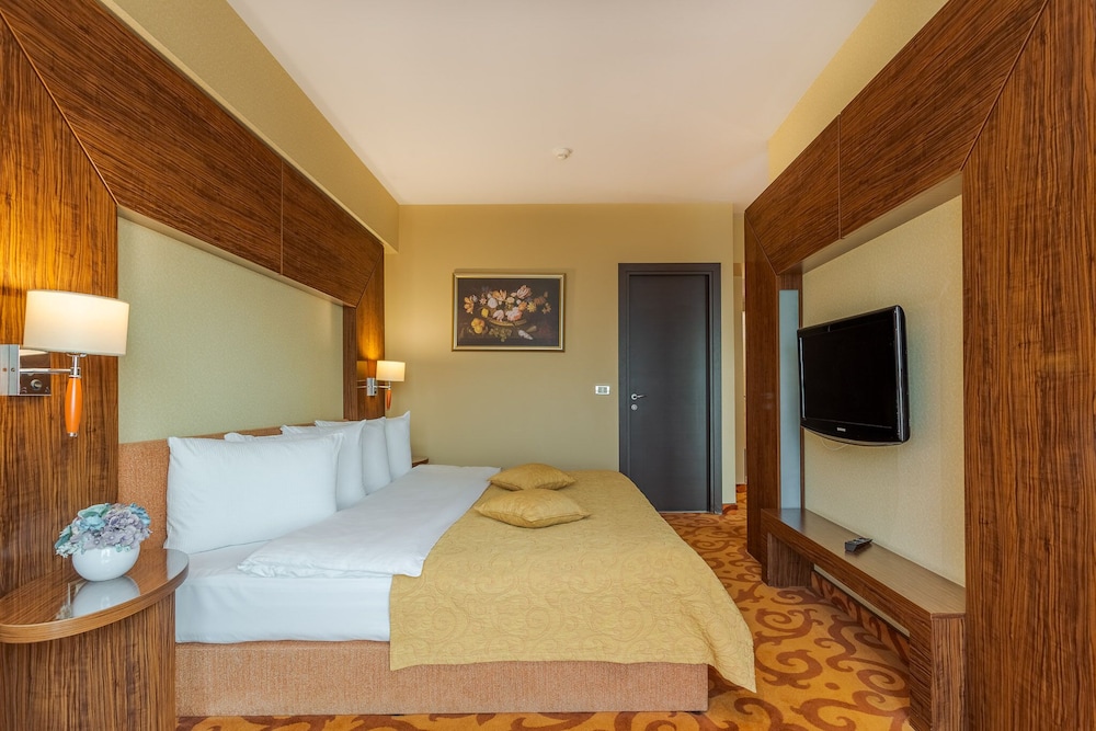 RIN GRAND HOTEL 8/31