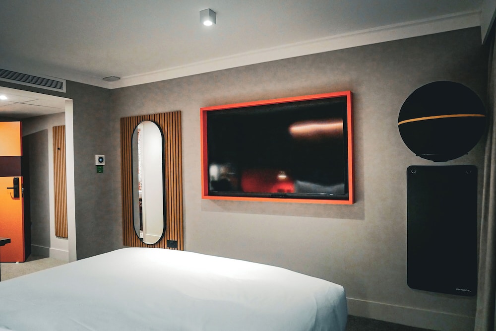 Village Hotel Reading 27/59