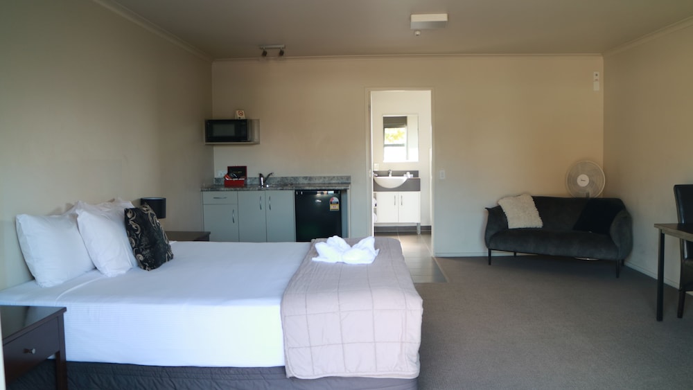 SPA, STUDIO, SUITE