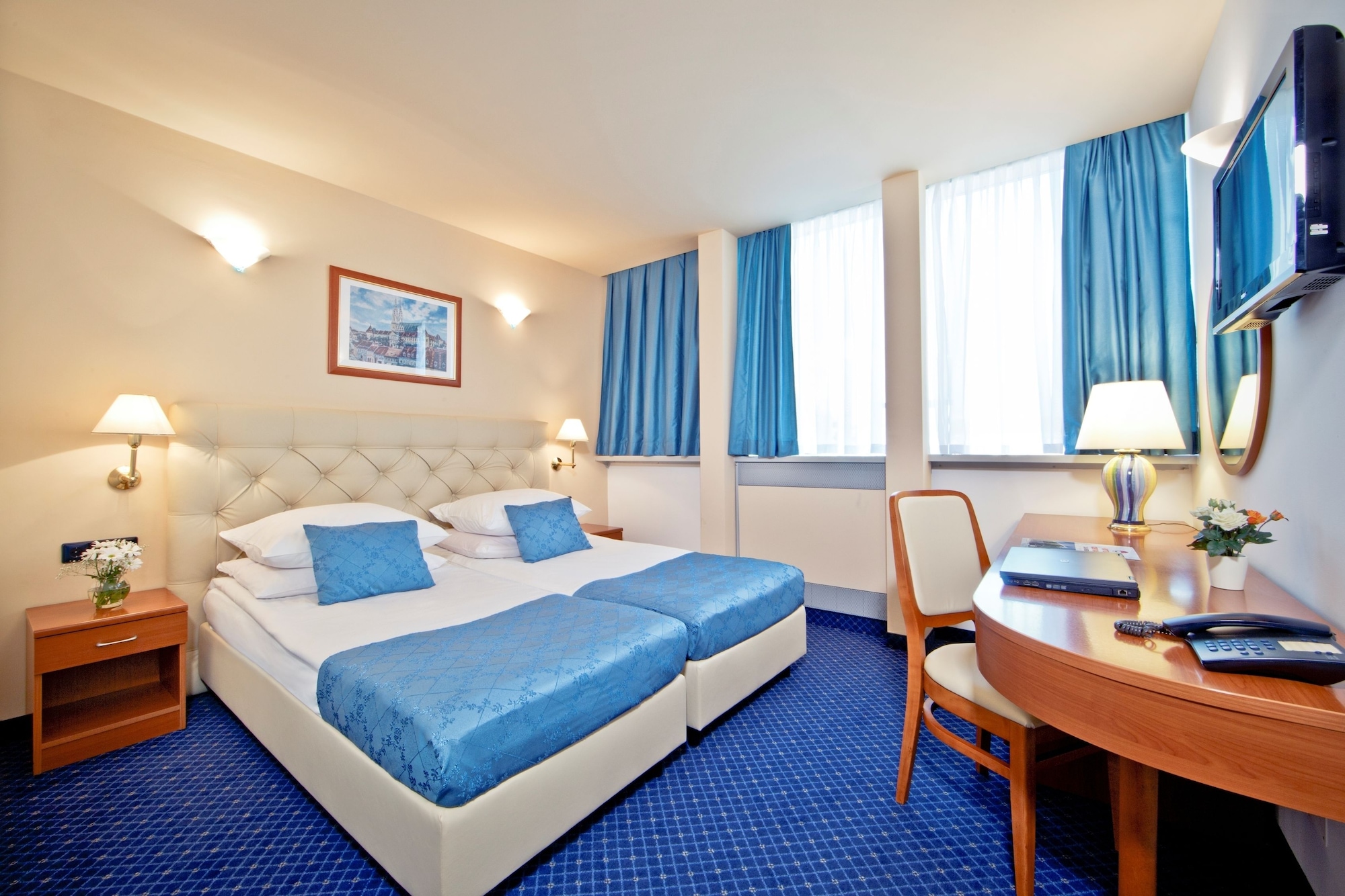 COMFORT, TWIN BEDS