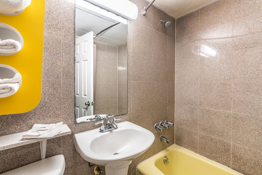 Motel6 Elmsford, NY - White Plains 43/50
