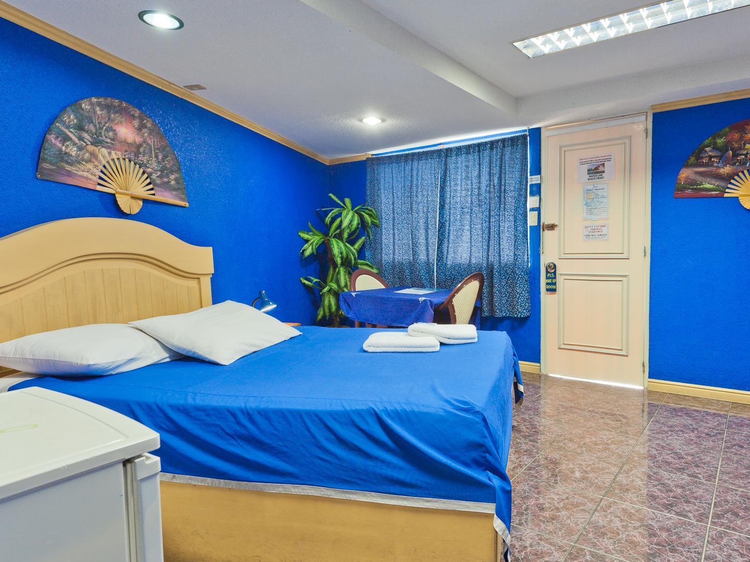 Deluxe, Beach Front