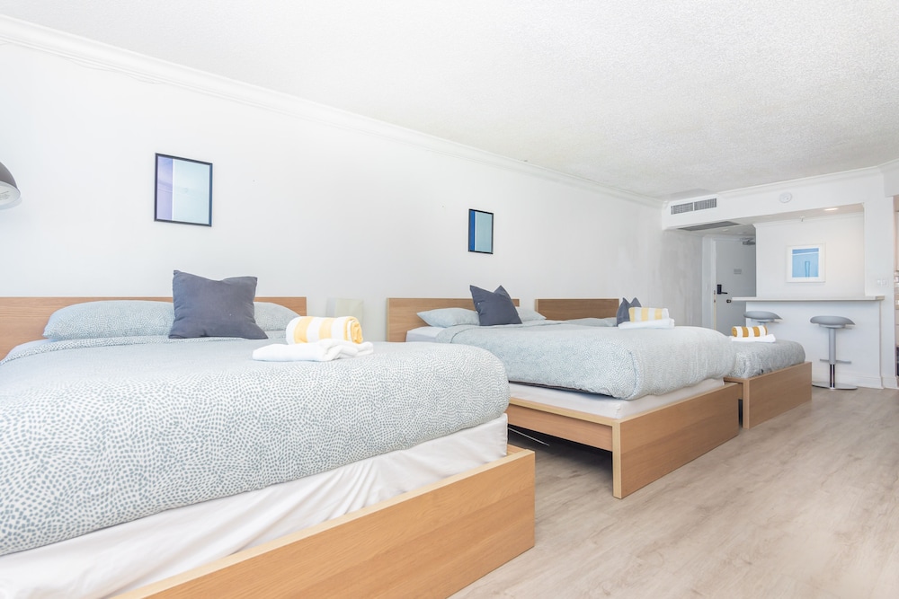 Elite, Studio, Suite, 3 Queen Beds