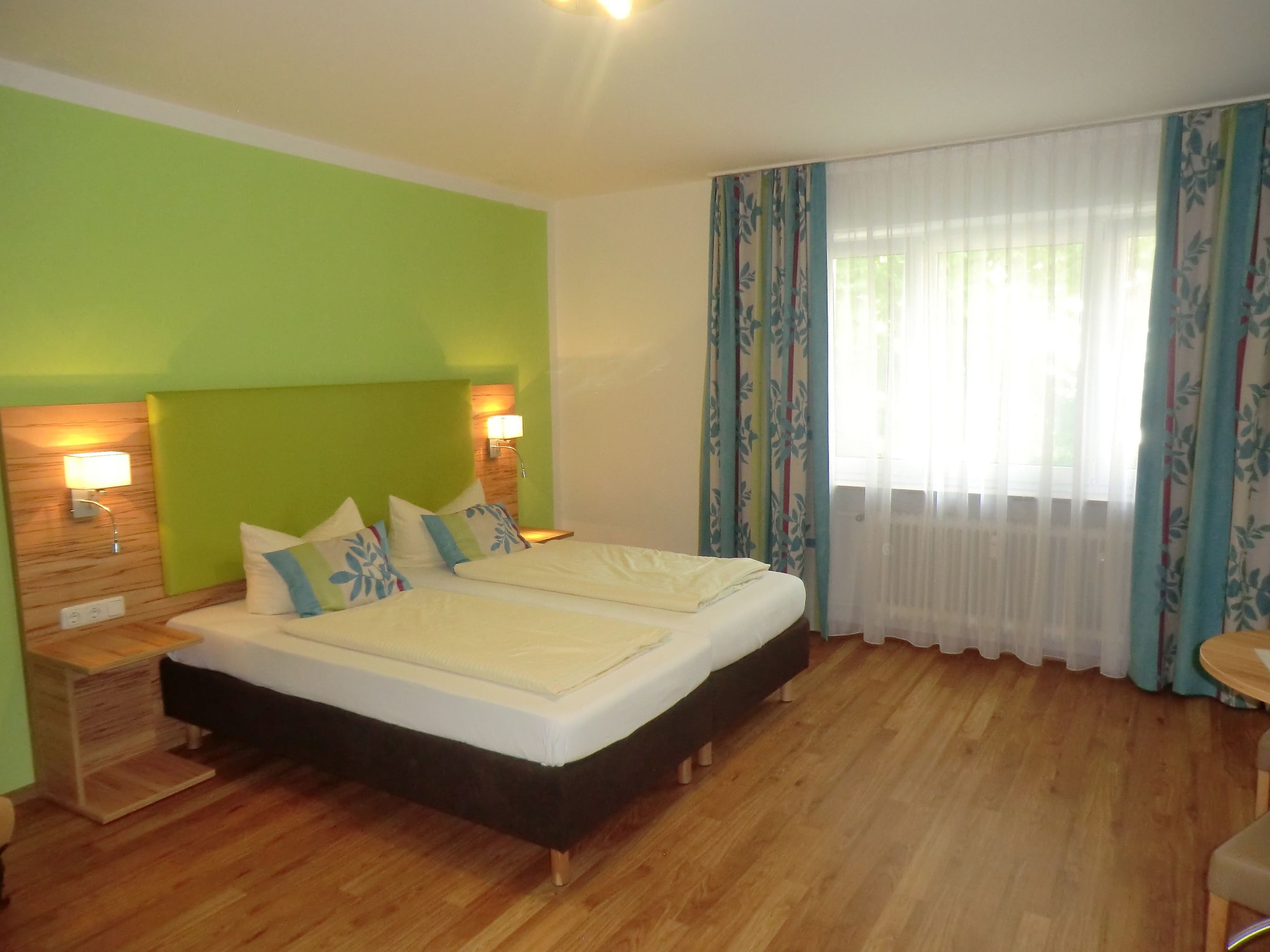 غرفة بسريرين منفصلين، Hotel Pension Haydn 2/5